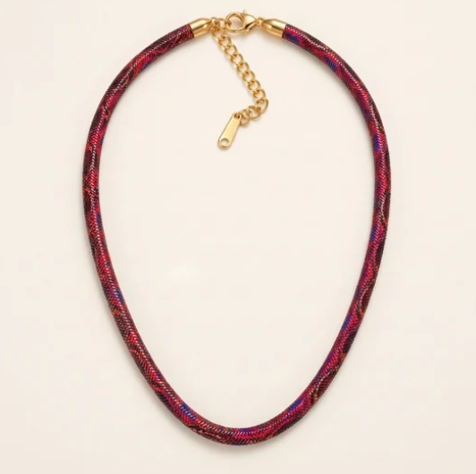 Collar con diseño de serpiente