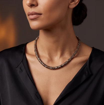 Collar con diseño de serpiente