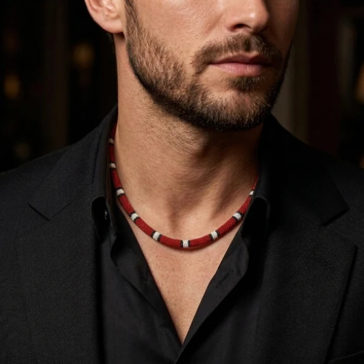 Collar con diseño de serpiente