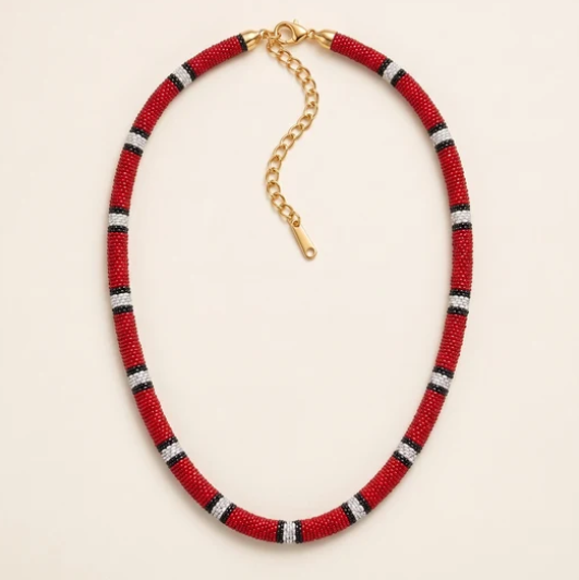 Collar con diseño de serpiente