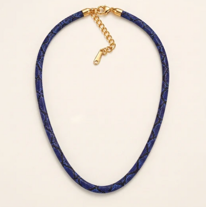 Collar con diseño de serpiente