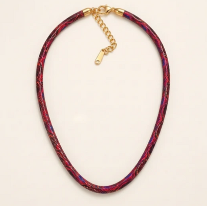 Collar con diseño de serpiente